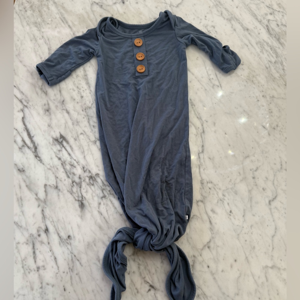 EXCELLENT Lot of 5 Caden Lane Bamboo Knotted Baby Gowns Size 0-3 Months - Picture 10 of 15
